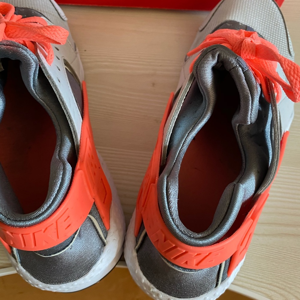 Running Sneakers - Picture 5 of 5